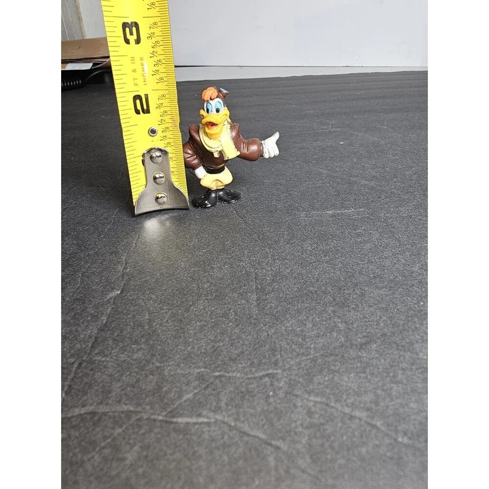 DARWING DUCK DISNEY  VNTG (1992) 2”ACTION FIGURE TOY (PRE-OWNED)
